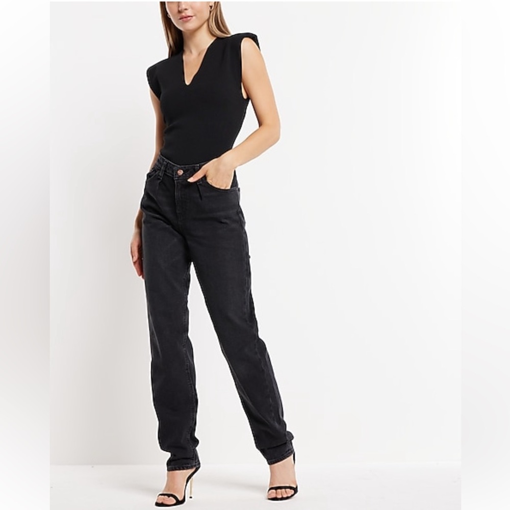 Express Mid Rise Washed Black Pleated Baggy
Tapered Jeans